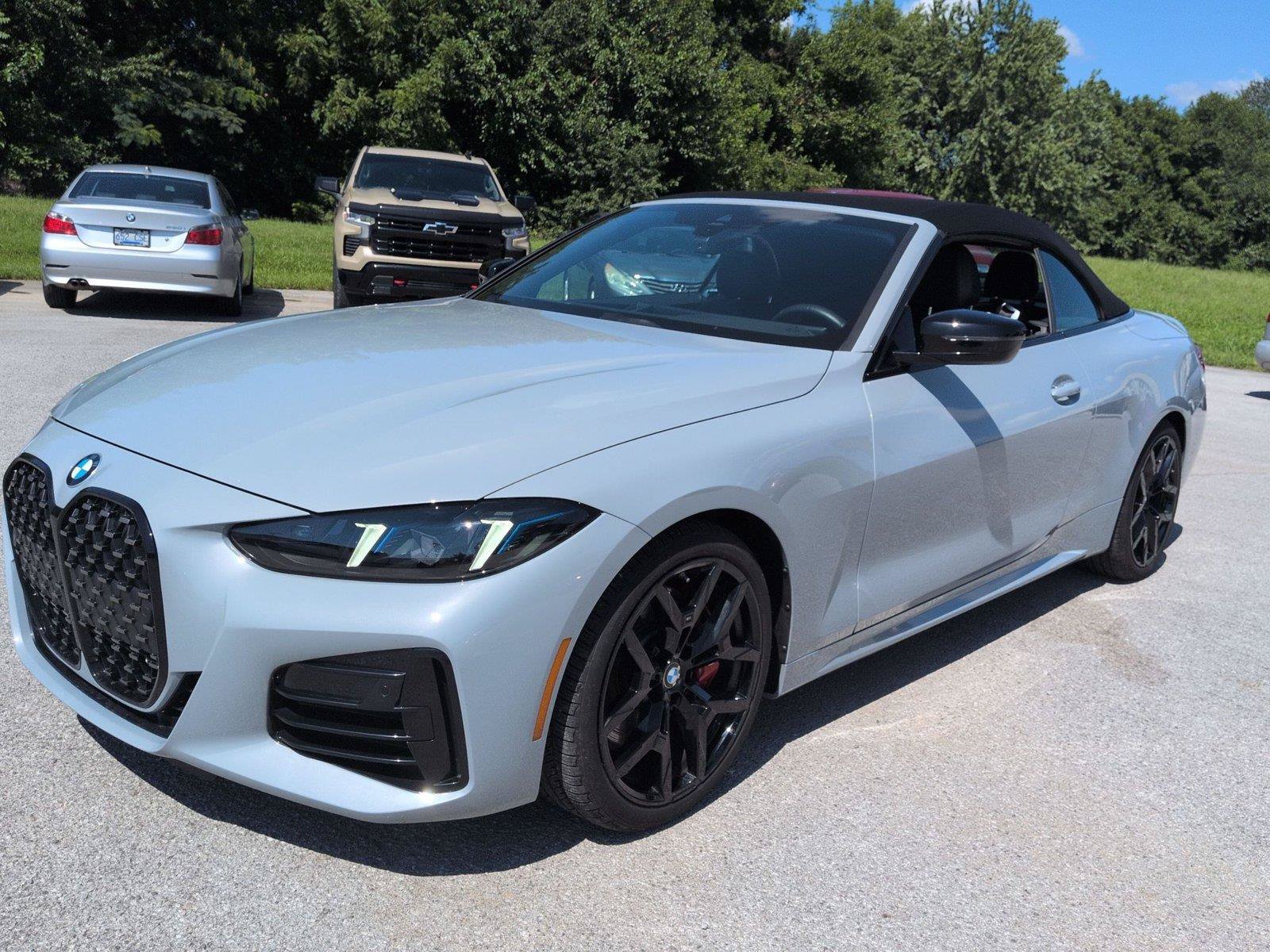 Used 2025 BMW 430i Convertible w/ M Sport Package RWD image 2