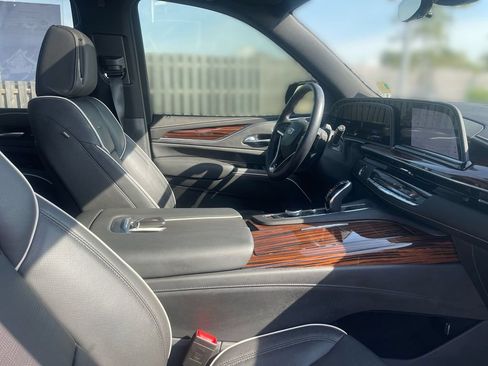 Certified 2022 Cadillac Escalade Premium Luxury w/ Performance Package AWD/4WD image 34