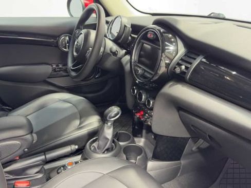 Used 2019 MINI Cooper 4-Door Hardtop w/ Signature Upholstery Package FWD image 11