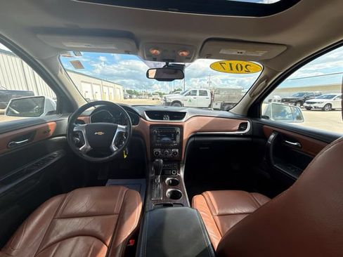Used 2017 Chevrolet Traverse Premier FWD image 23