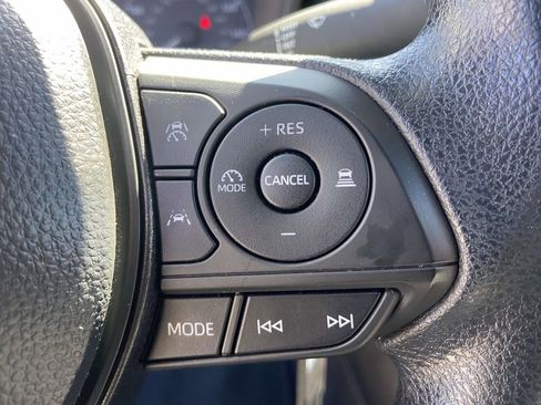 Used 2025 Toyota Corolla LE image 31