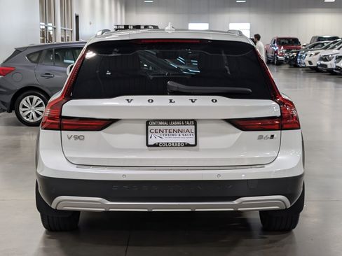Used 2023 Volvo V90 B6 Cross Country Ultimate w/ Climate Package AWD/4WD image 4