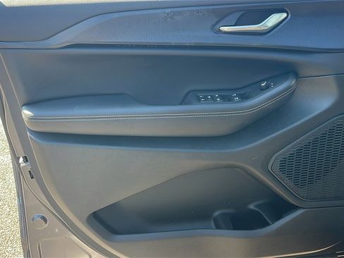 New 2025 Jeep Grand Cherokee Altitude image 16