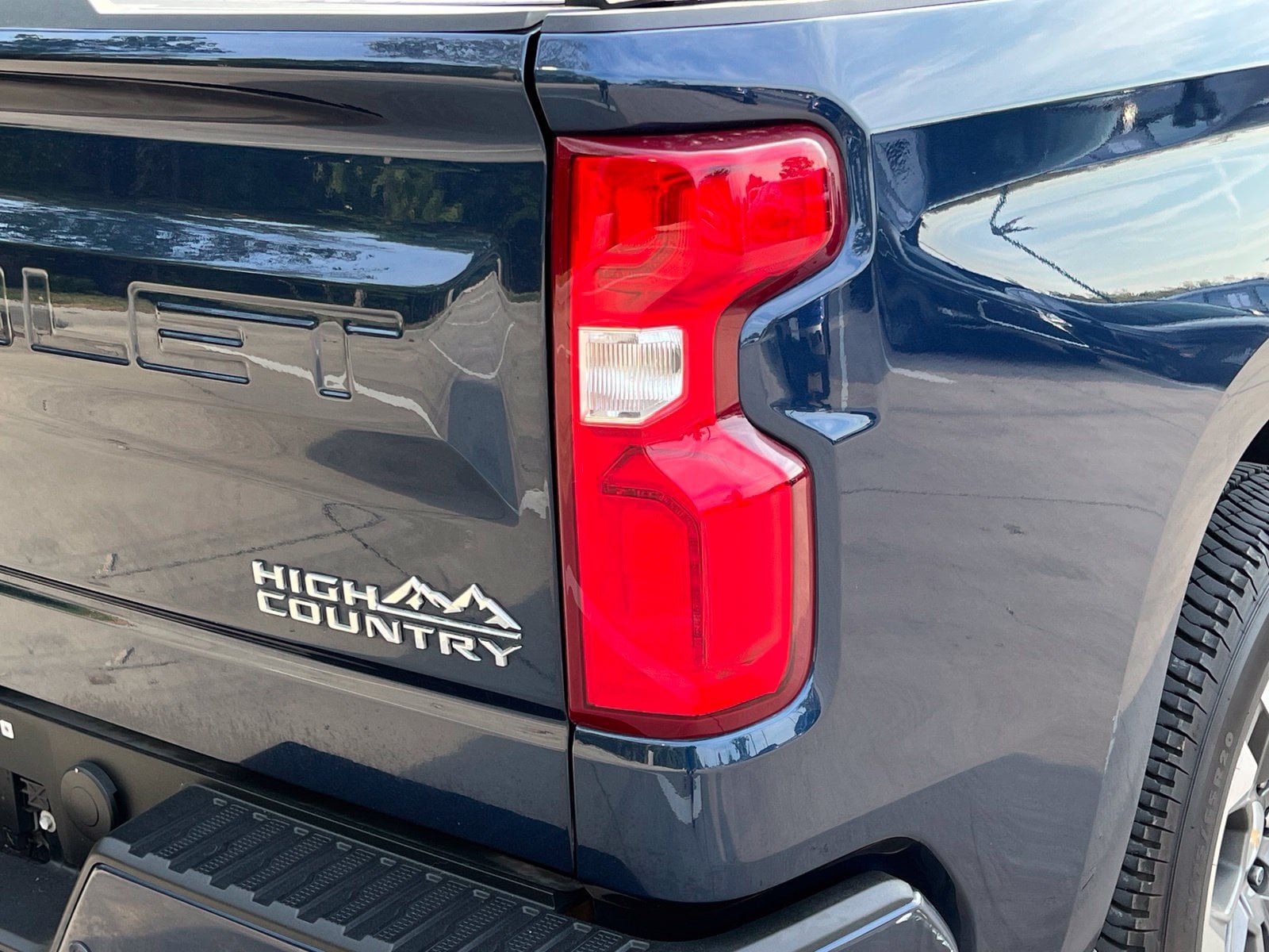 Used 2022 Chevrolet Silverado 1500 High Country w/ Z71 Off-Road Package AWD/4WD image 15