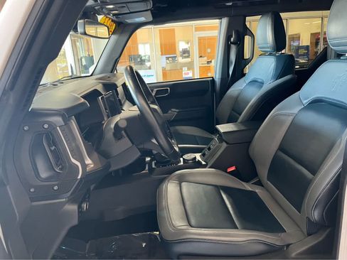 Used 2023 Ford Bronco Outer Banks w/ Sasquatch Package AWD/4WD image 9