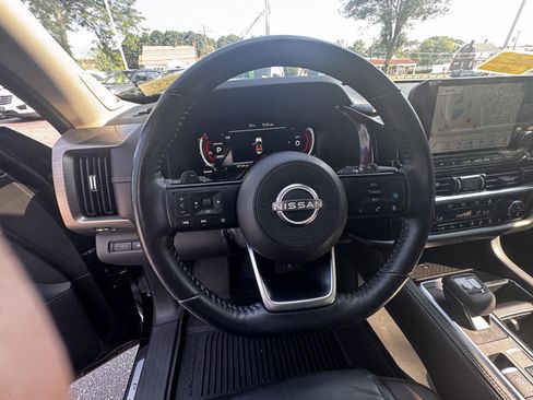 Used 2022 Nissan Pathfinder Platinum AWD/4WD image 25