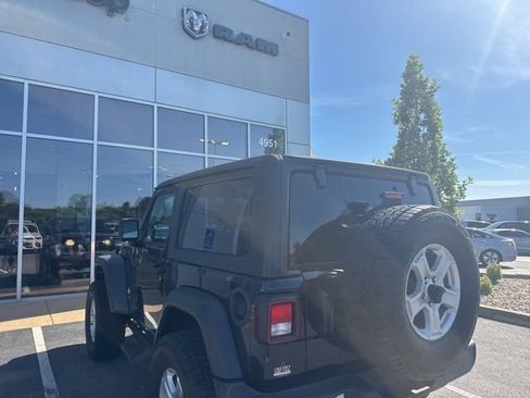 Used 2020 Jeep Wrangler Sport AWD/4WD image 11