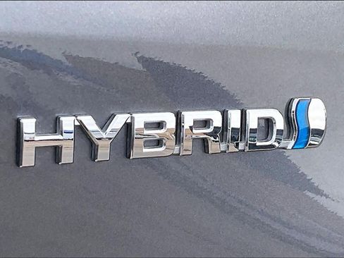 Used 2018 Toyota RAV4 Limited image 9