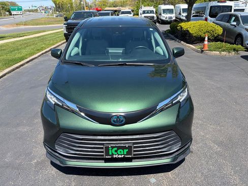 Used 2021 Toyota Sienna LE FWD image 4