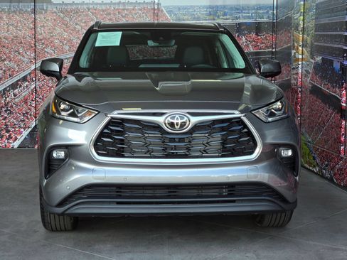 Certified 2026 Toyota Highlander Limited AWD/4WD image 3