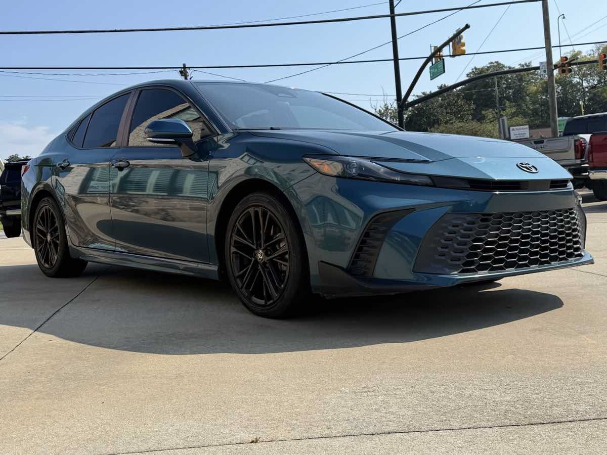 Used 2025 Toyota Camry SE FWD image 4