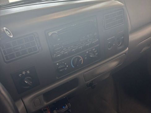 Used 2003 Ford F250 4x4 Regular Cab Super Duty image 11