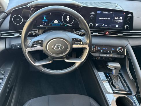 Used 2021 Hyundai Elantra SEL w/ Convenience Package FWD image 16