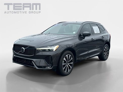 Used 2024 Volvo XC60 B5 Core image 3