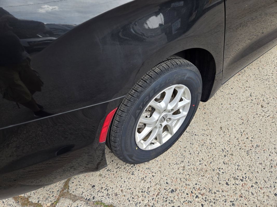 Used 2022 Chrysler Pacifica Touring-L FWD image 11