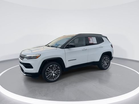 Used 2022 Jeep Compass Limited w/ Elite Group image 5