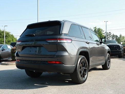 Used 2024 Jeep Grand Cherokee Altitude AWD/4WD image 6