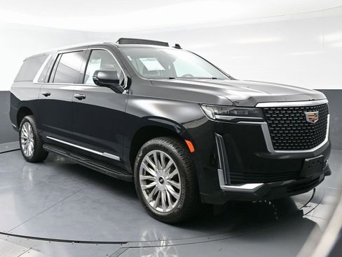 Used 2023 Cadillac Escalade ESV Premium Luxury image 3