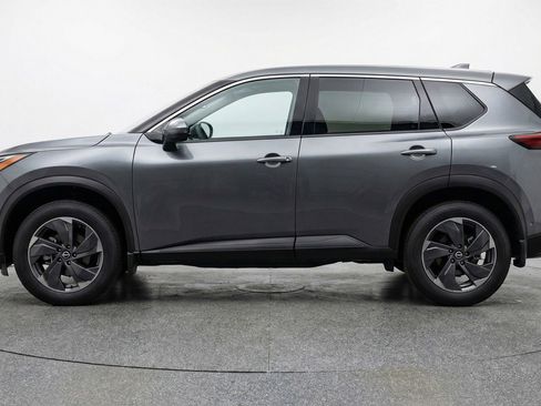 Used 2025 Nissan Rogue SV FWD image 4