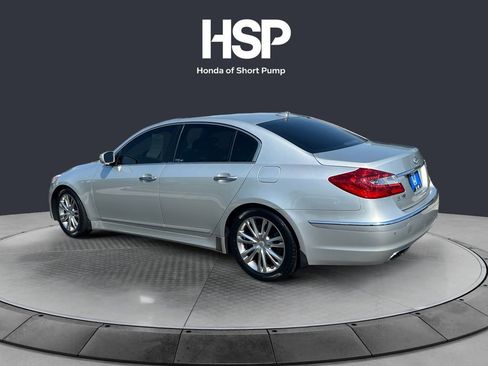 Used 2013 Hyundai Genesis 3.8 w/ Technology Pkg RWD image 3