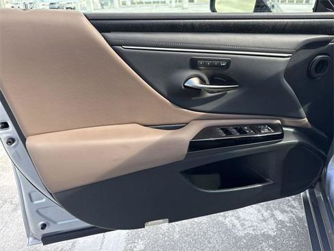 Certified 2025 Lexus ES 300h 300h image 13