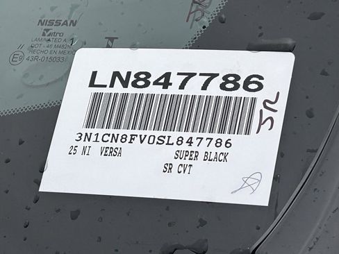 Used 2025 Nissan Versa SR w/ Trunk Package image 31