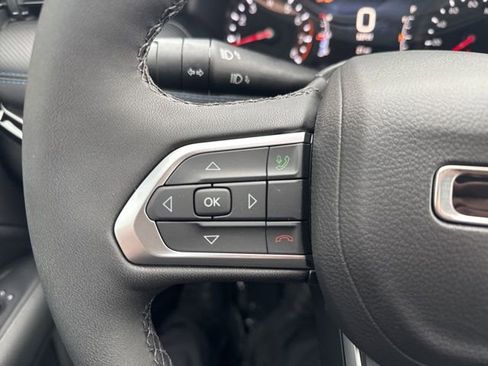 New 2026 Jeep Compass Latitude image 13