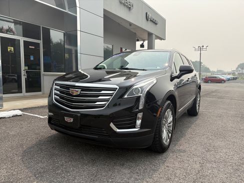 Used 2017 Cadillac XT5 Luxury w/ Driver Awareness Package AWD/4WD image 3