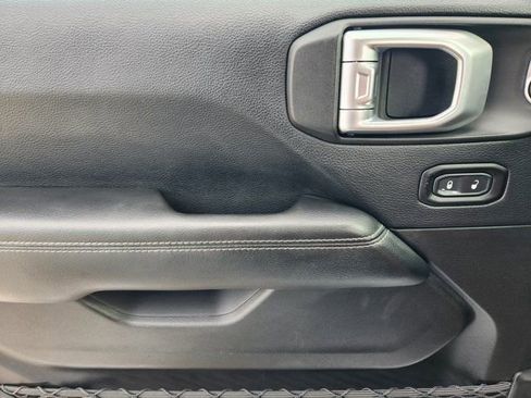 Used 2019 Jeep Wrangler Unlimited Sahara image 24