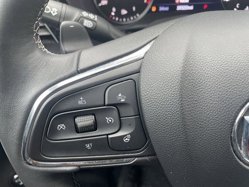 Used 2023 Buick Envision Essence image 31