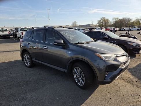 Used 2018 Toyota RAV4 Limited image 3