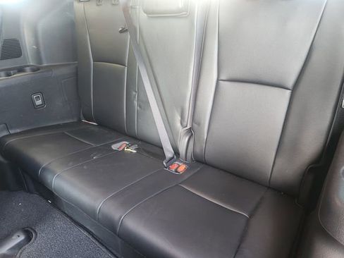 Used 2021 Toyota Highlander XLE image 32