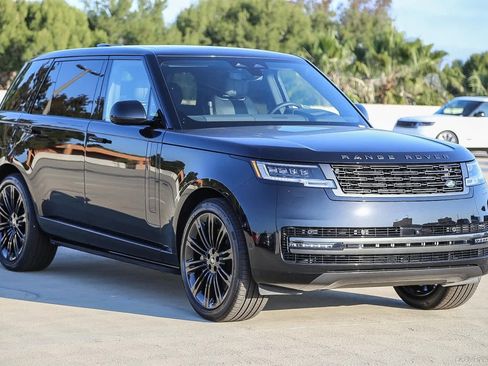 New 2025 Land Rover Range Rover Long Wheelbase SE image 3