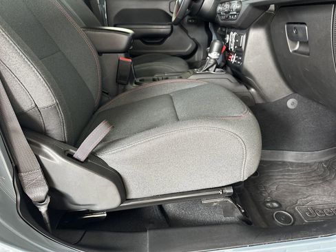 Used 2024 Jeep Wrangler Unlimited Rubicon w/ Safety Group image 36