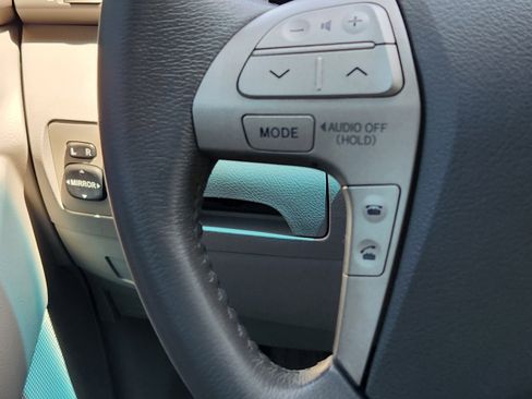 Used 2010 Toyota Camry XLE FWD image 28