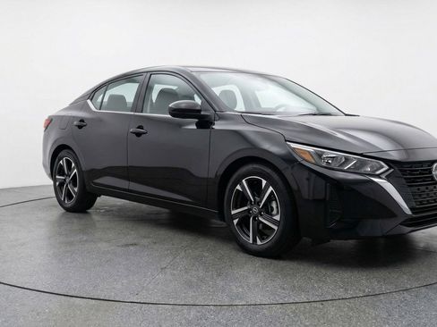 Used 2025 Nissan Sentra SV image 1