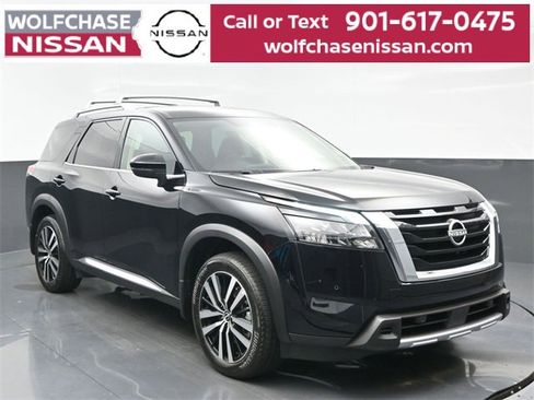 Used 2025 Nissan Pathfinder Platinum w/ Cargo Package image 8