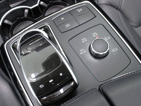 Used 2017 Mercedes-Benz GLE 400 4MATIC image 65