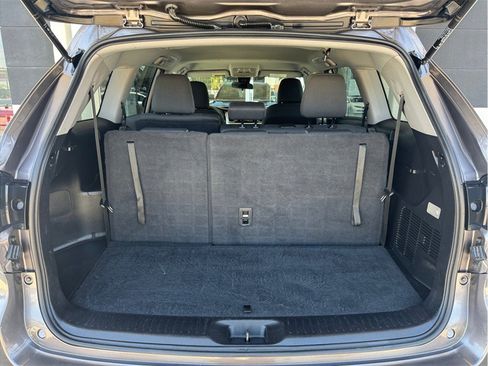 Used 2019 Toyota Highlander LE AWD/4WD image 26