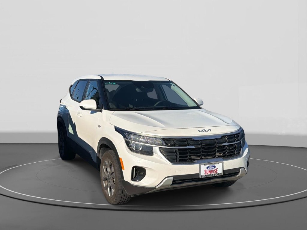 Used 2025 Kia Seltos LX AWD/4WD image 4