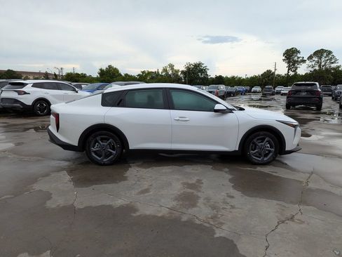 New 2026 Kia K4 FWD image 9
