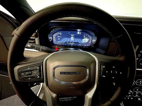 Used 2023 GMC Yukon XL Denali image 13