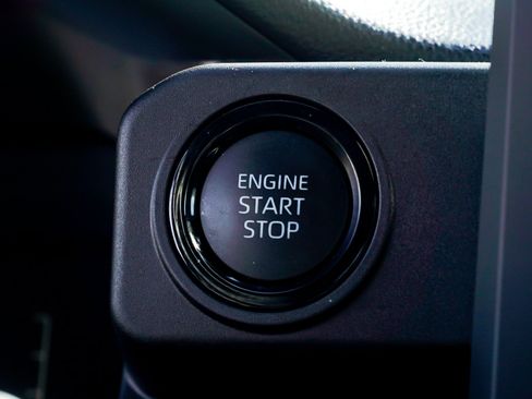 Certified 2025 Toyota Tacoma SR5 AWD/4WD image 35