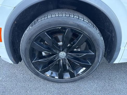 Used 2021 Volkswagen Tiguan SE R-Line w/ 3rd Row Seat Package image 31