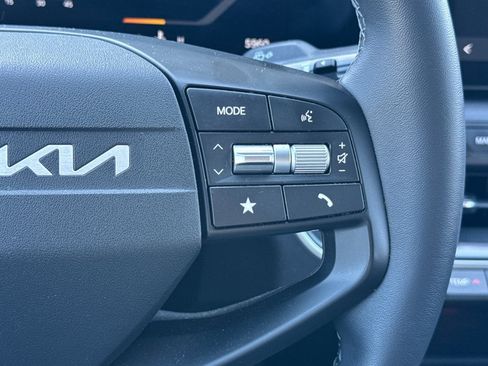 Used 2025 Kia K4 EX FWD image 38
