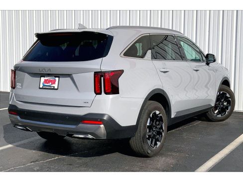 Used 2024 Kia Sorento S w/ Panoramic Sunroof Package image 11