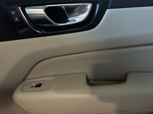 Used 2019 Volvo XC60 T5 Momentum w/ Advanced Package FWD image 20