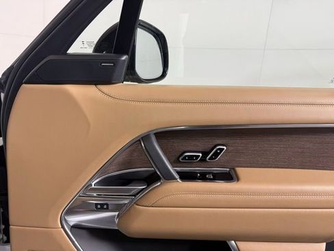 Certified 2023 Land Rover Range Rover SE image 19