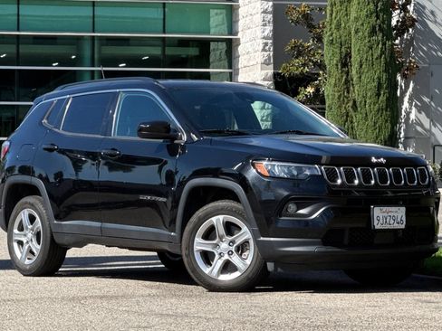 Used 2024 Jeep Compass Latitude AWD/4WD image 2