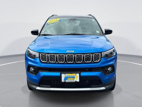Used 2025 Jeep Compass Limited AWD/4WD image 2